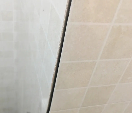 梁河瓷砖空鼓维修公司分享阳台瓷砖脱落的修复过程可以分为以下几个步骤