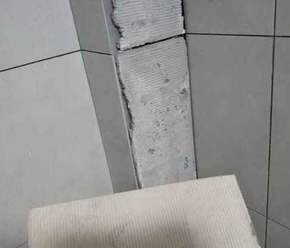 梁河瓷砖空鼓维修公司分享下厨房瓷砖脱落的补救措施。